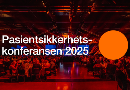 Bilde av sal med masse mennesker, med teksten Pasientsikkerhetskonferansen 2025 og logo oransje sirkel.