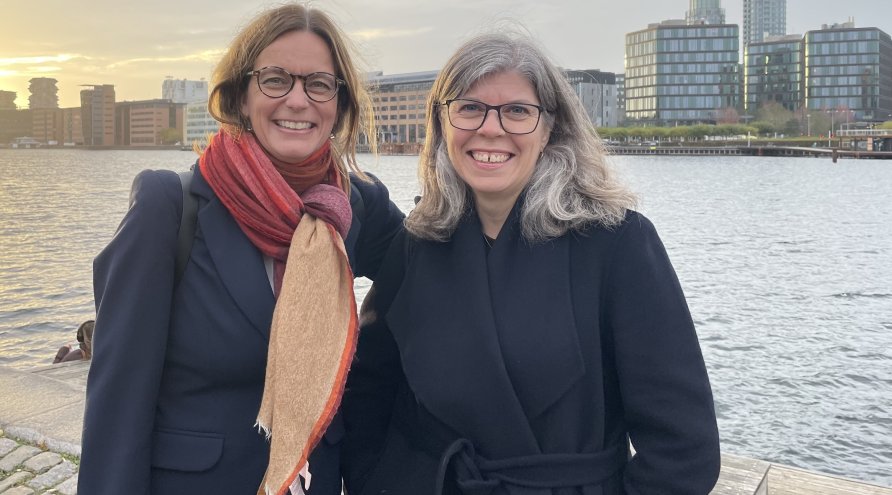 Stine Marit Moen, leder medisin og helsefag (t.v.) og Synnøve Serigstad, leder relasjon og læring, deltok på møte i i det nordiske nettverket for ikke-sanksjonerende myndighetsorgan som jobber med pasientsikkerhet.